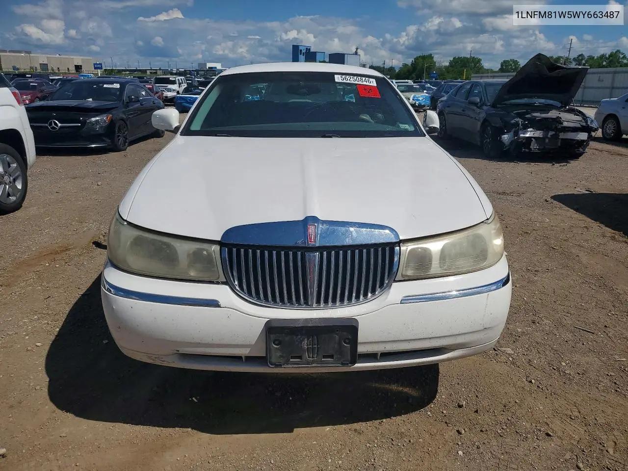1998 Lincoln Town Car Executive VIN: 1LNFM81W5WY663487 Lot: 56250846