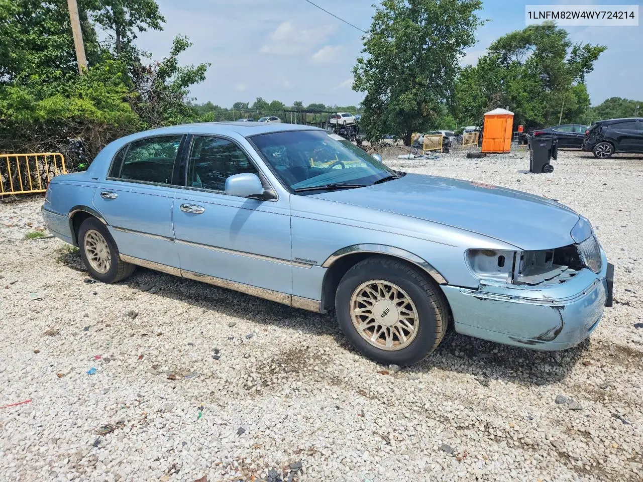 1998 Lincoln Town Car Signature VIN: 1LNFM82W4WY724214 Lot: 61863236