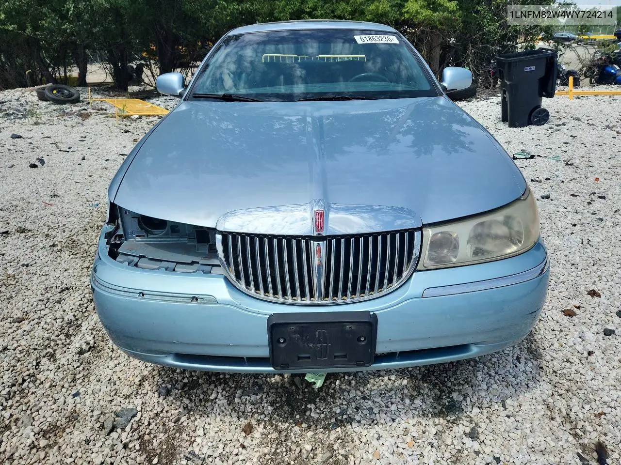 1998 Lincoln Town Car Signature VIN: 1LNFM82W4WY724214 Lot: 61863236