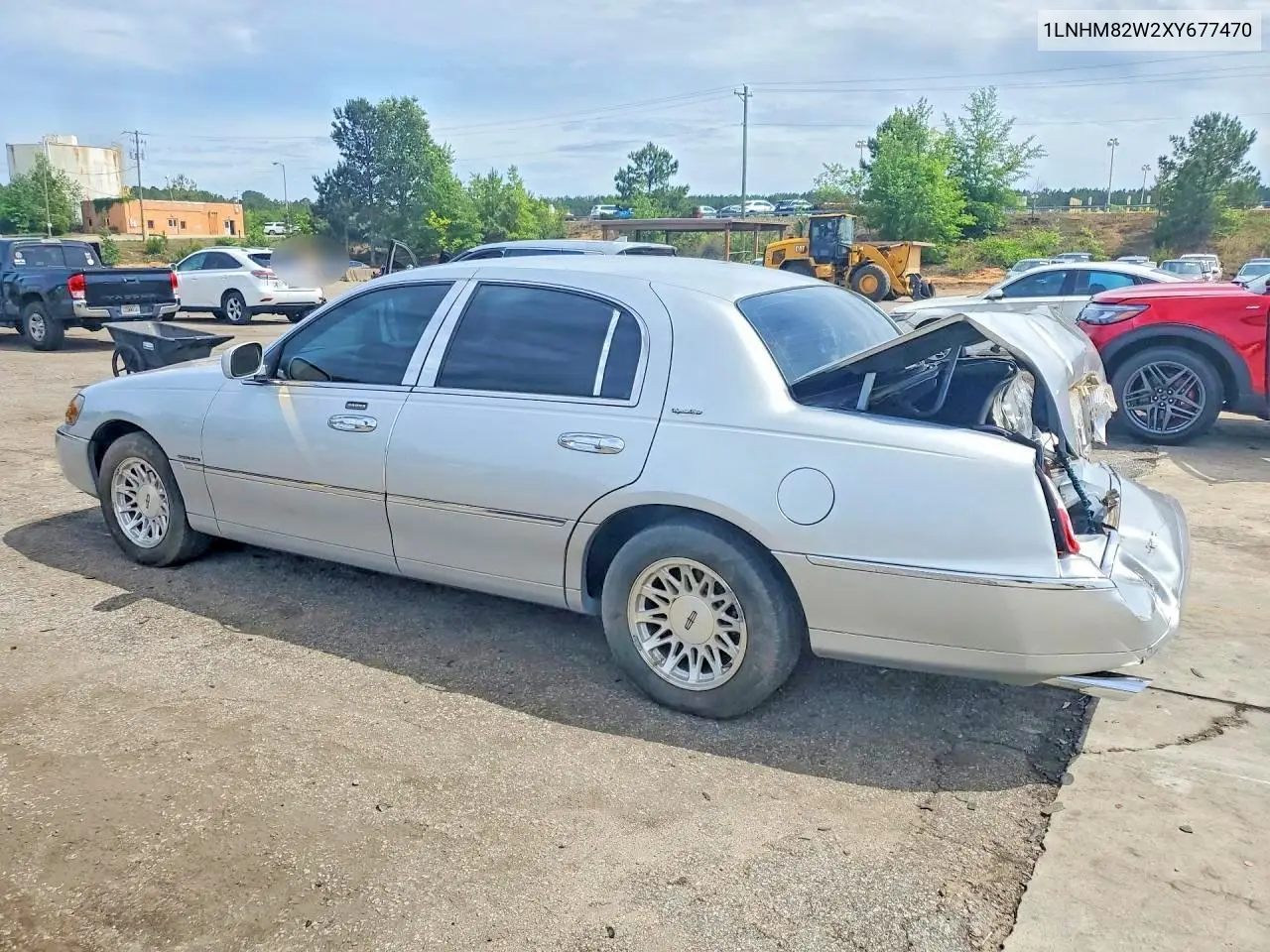 1999 Lincoln Town Car Signature VIN: 1LNHM82W2XY677470 Lot: 52493666