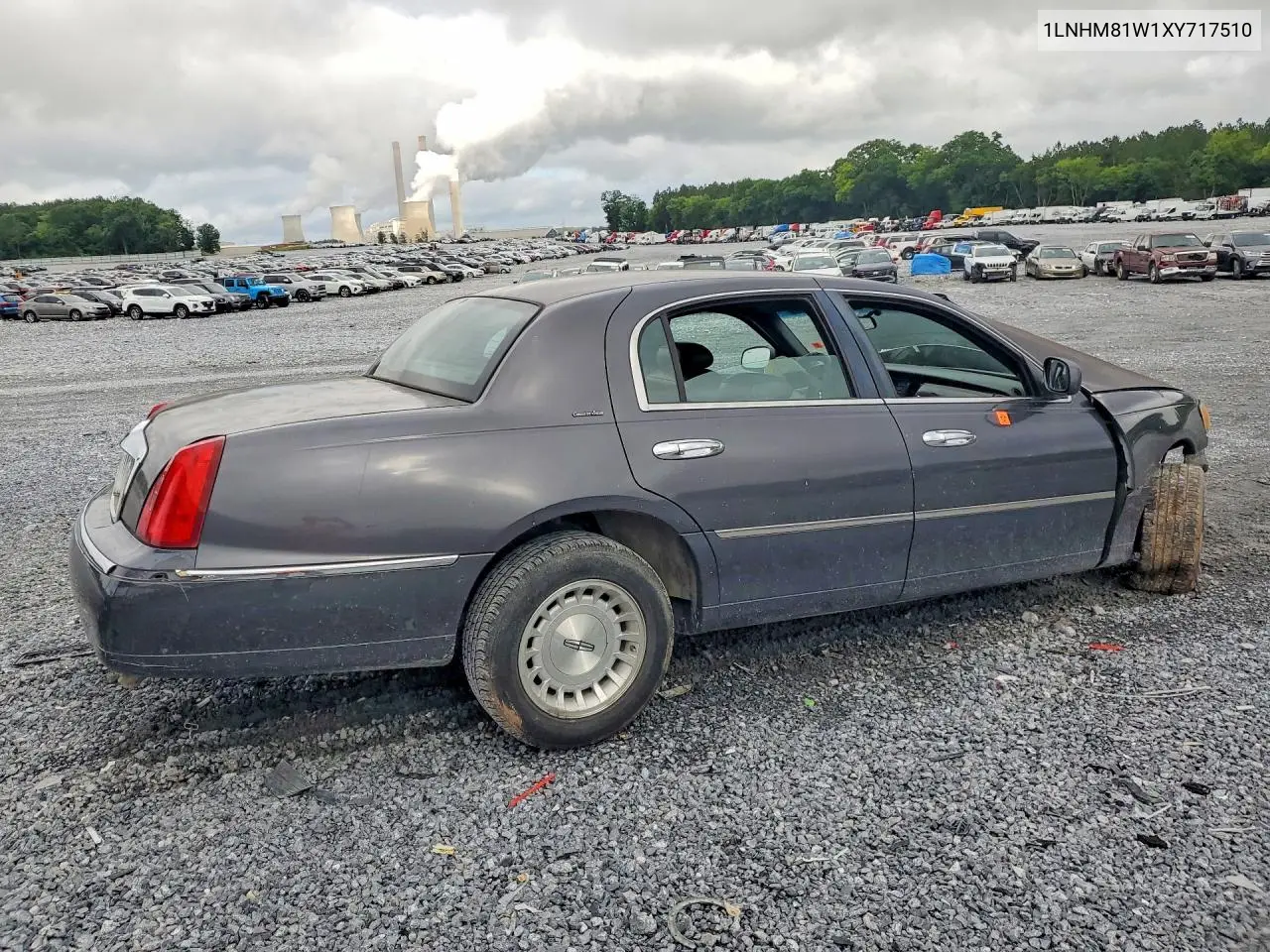 1999 Lincoln Town Car Executive VIN: 1LNHM81W1XY717510 Lot: 54891666