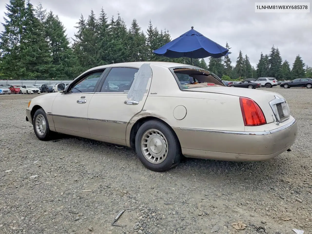 1999 Lincoln Town Car Executive VIN: 1LNHM81W8XY685378 Lot: 59175126
