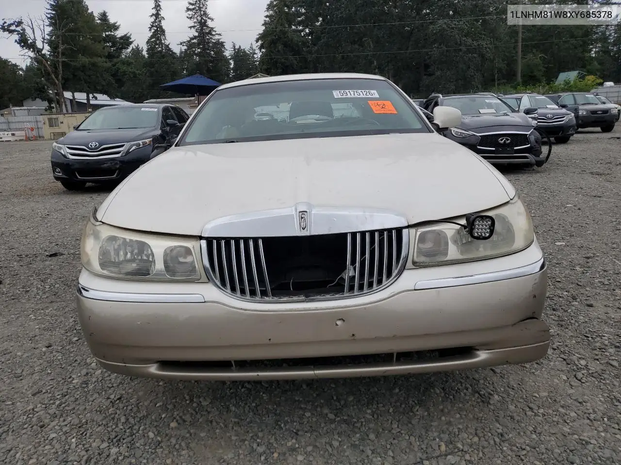 1999 Lincoln Town Car Executive VIN: 1LNHM81W8XY685378 Lot: 59175126