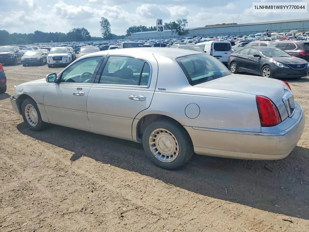 2000 Lincoln Town Car Executive VIN: 1LNHM81W8YY770044 Lot: 59052036