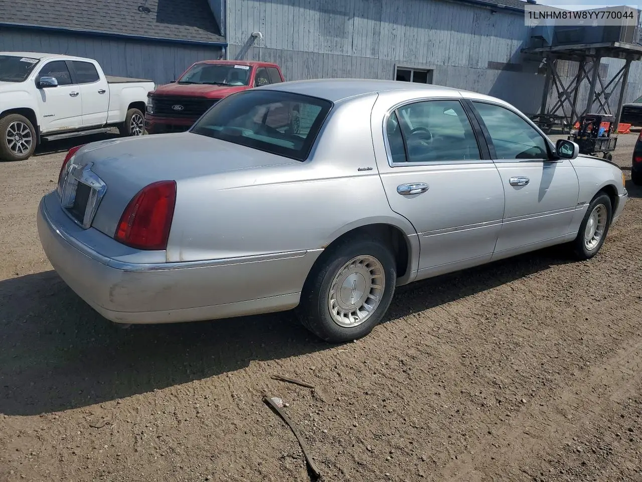 2000 Lincoln Town Car Executive VIN: 1LNHM81W8YY770044 Lot: 59052036