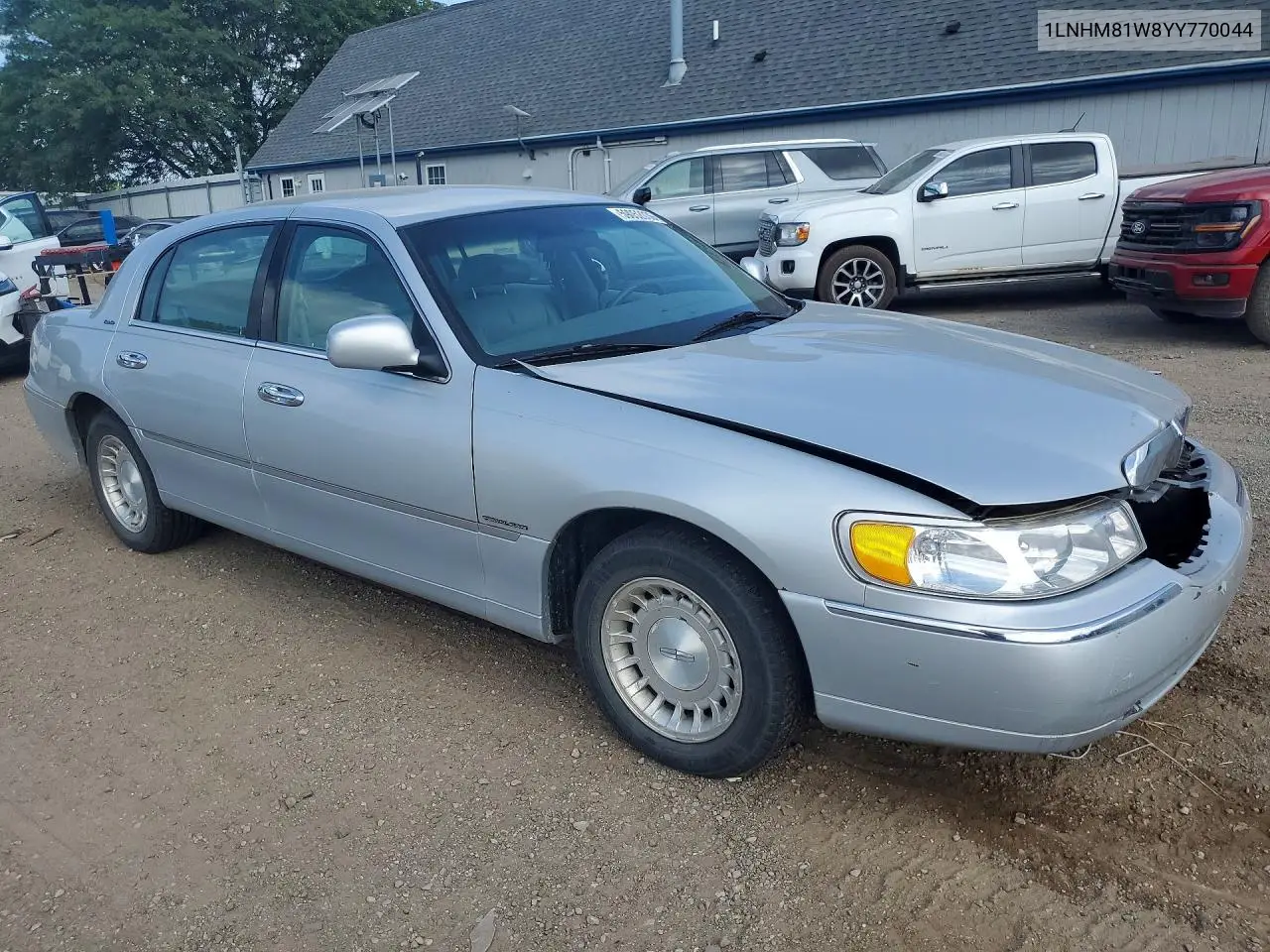 2000 Lincoln Town Car Executive VIN: 1LNHM81W8YY770044 Lot: 59052036