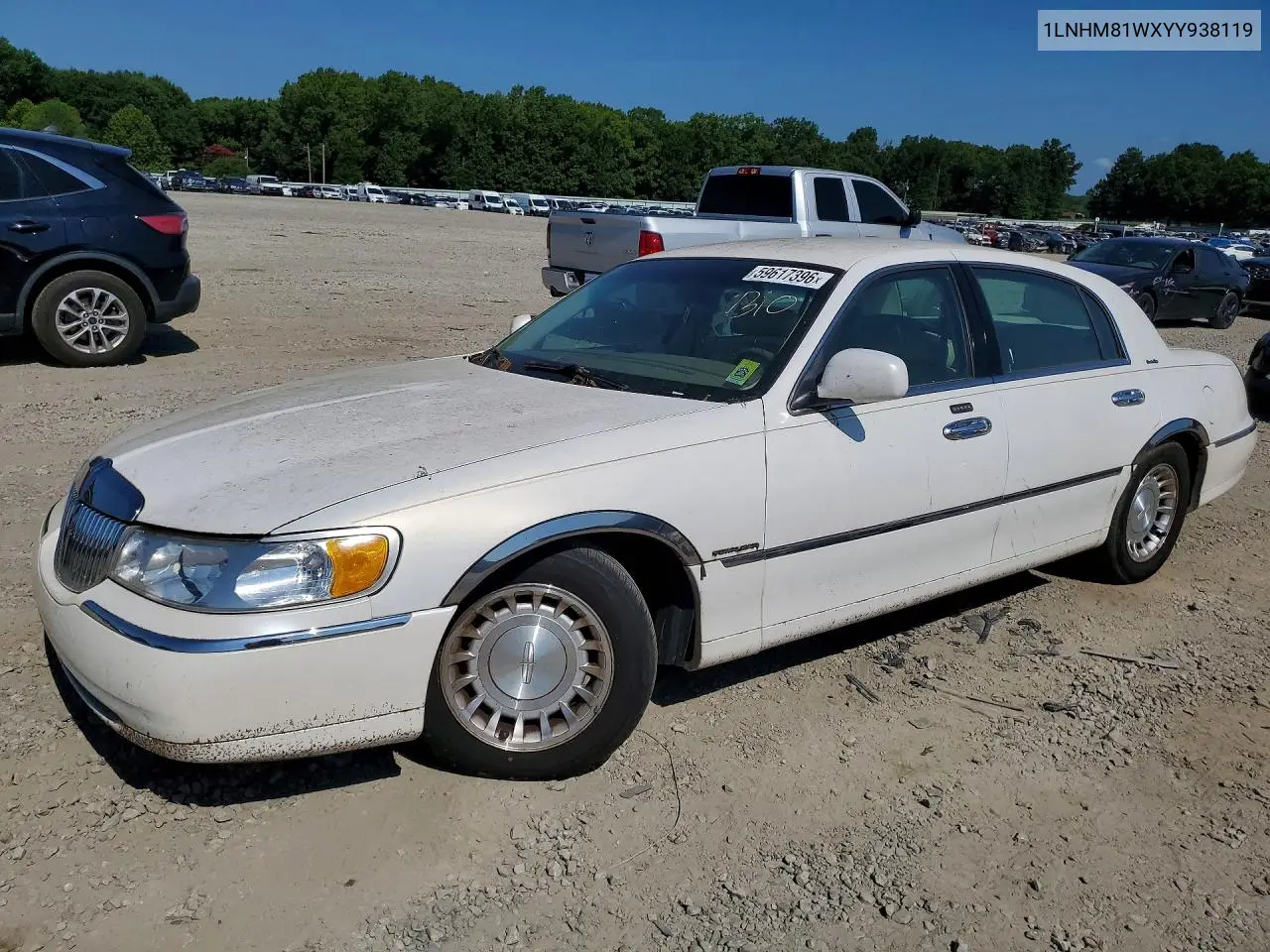 2000 Lincoln Town Car Executive VIN: 1LNHM81WXYY938119 Lot: 59617396