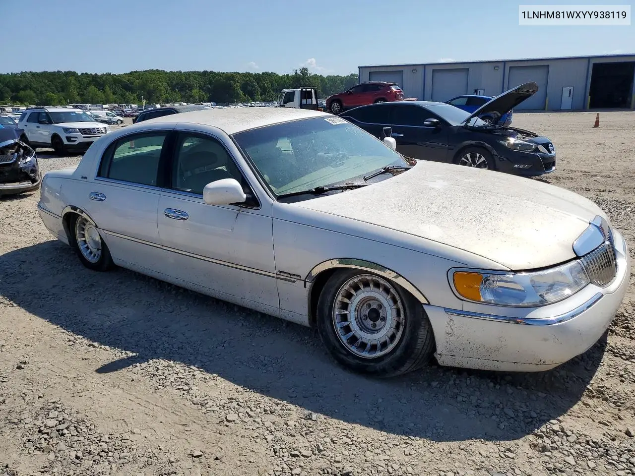 2000 Lincoln Town Car Executive VIN: 1LNHM81WXYY938119 Lot: 59617396