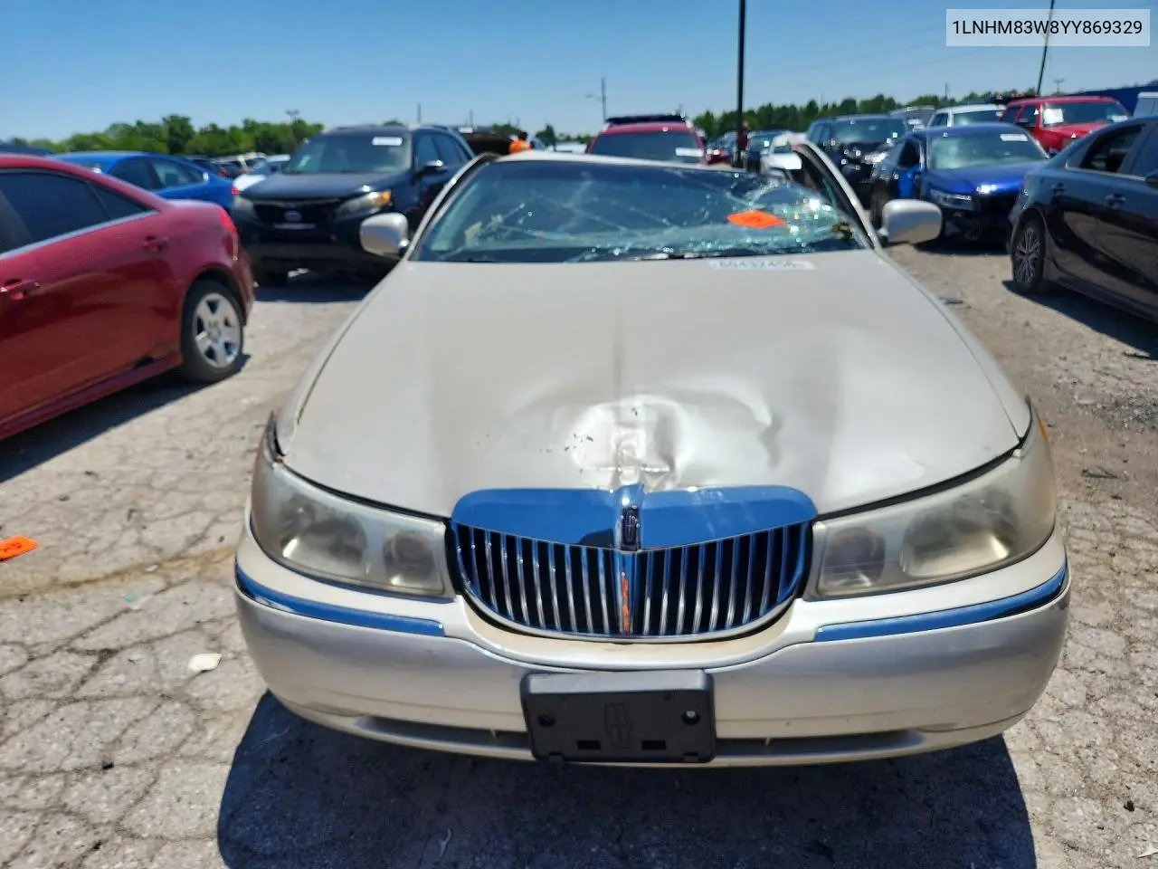 2000 Lincoln Town Car Cartier VIN: 1LNHM83W8YY869329 Lot: 60432456
