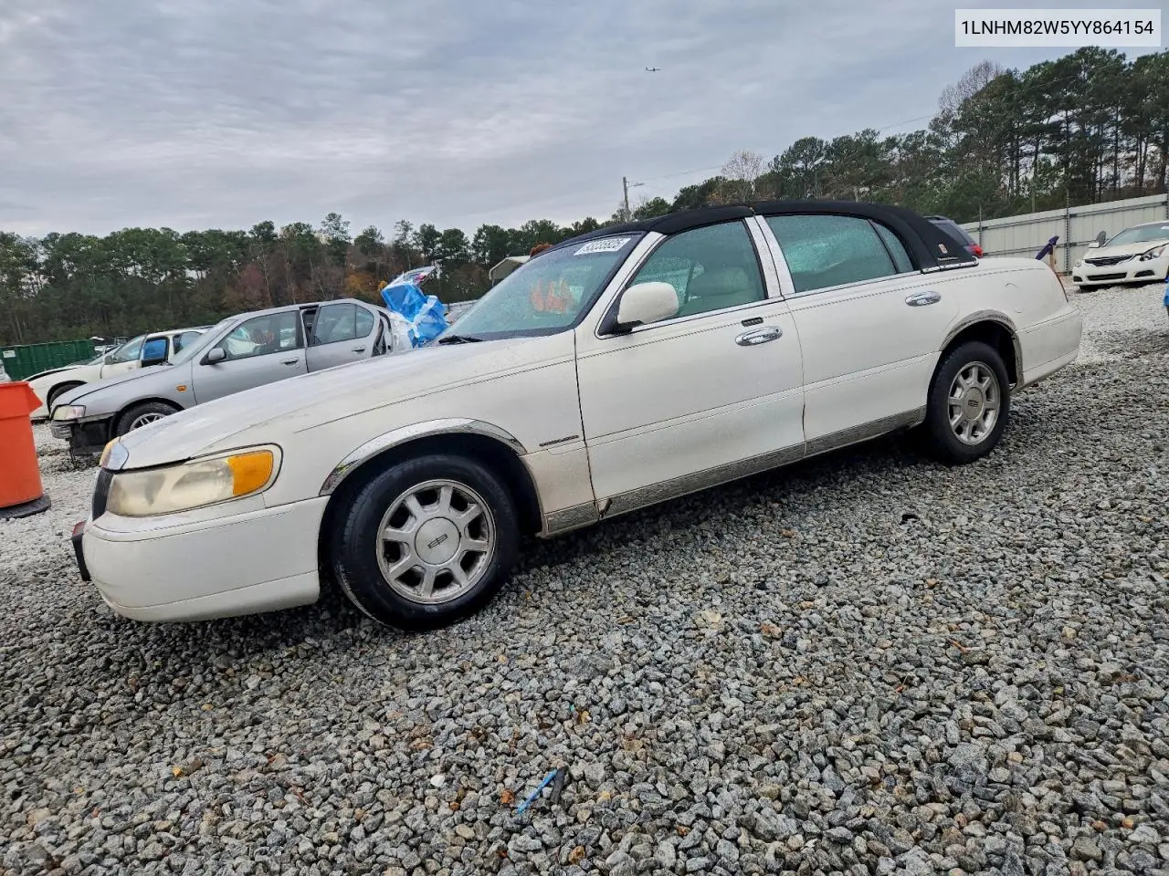 1LNHM82W5YY864154 2000 Lincoln Town Car Signature