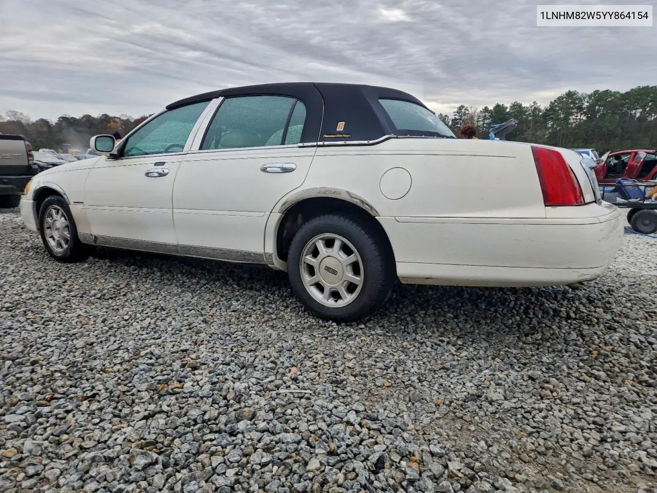 1LNHM82W5YY864154 2000 Lincoln Town Car Signature