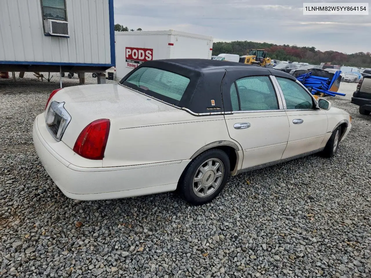 1LNHM82W5YY864154 2000 Lincoln Town Car Signature