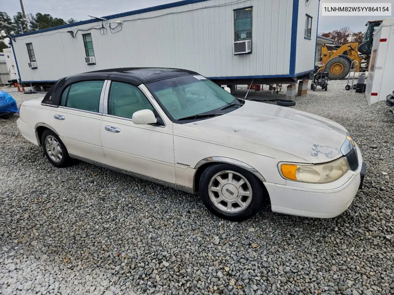 1LNHM82W5YY864154 2000 Lincoln Town Car Signature