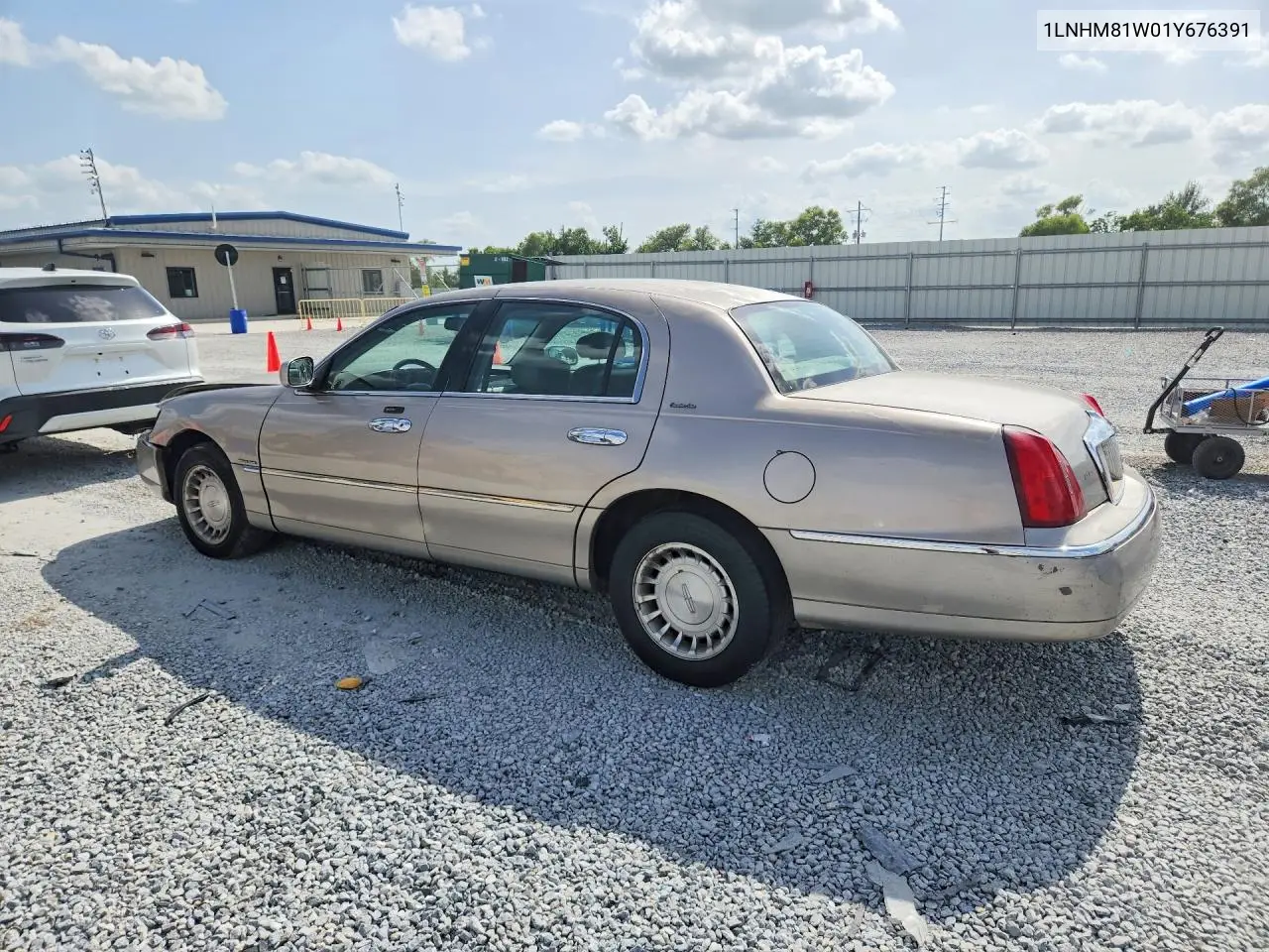 2001 Lincoln Town Car Executive VIN: 1LNHM81W01Y676391 Lot: 61068046