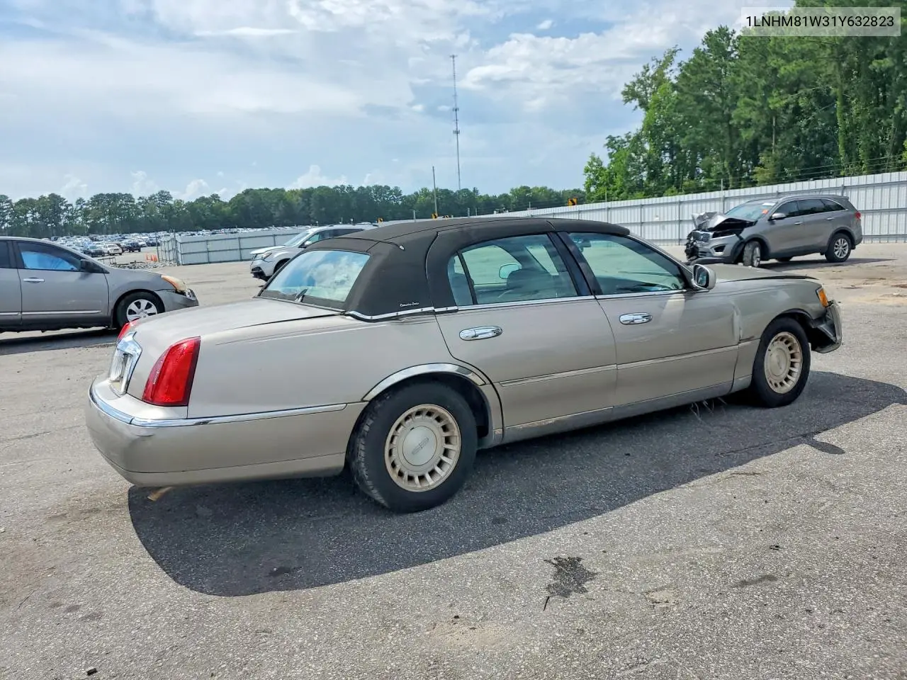 2001 Lincoln Town Car Executive VIN: 1LNHM81W31Y632823 Lot: 61882896