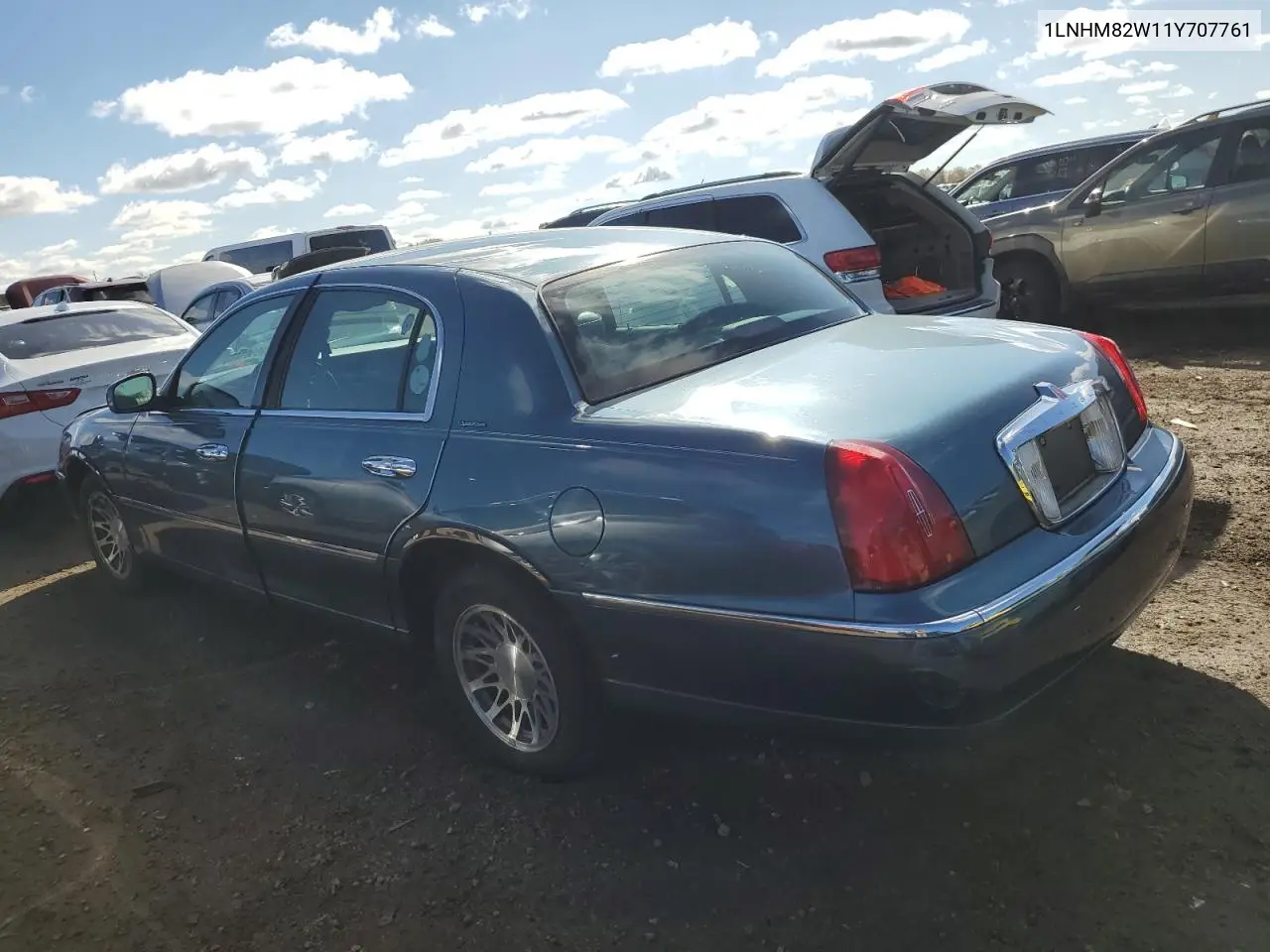 1LNHM82W11Y707761 2001 Lincoln Town Car Signature