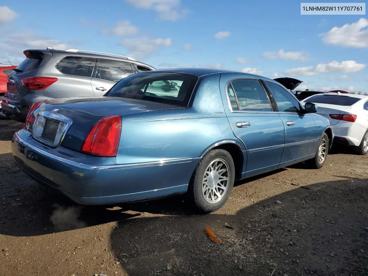 1LNHM82W11Y707761 2001 Lincoln Town Car Signature