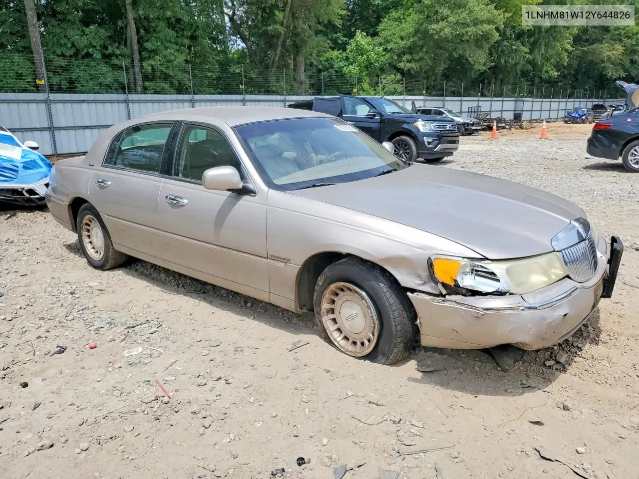 2002 Lincoln Town Car Executive VIN: 1LNHM81W12Y644826 Lot: 58368326