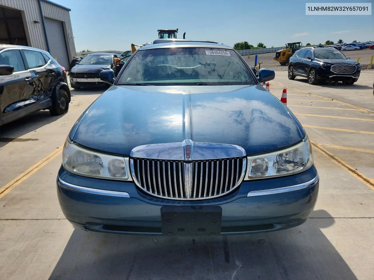 2002 Lincoln Town Car Signature VIN: 1LNHM82W32Y657091 Lot: 58464256