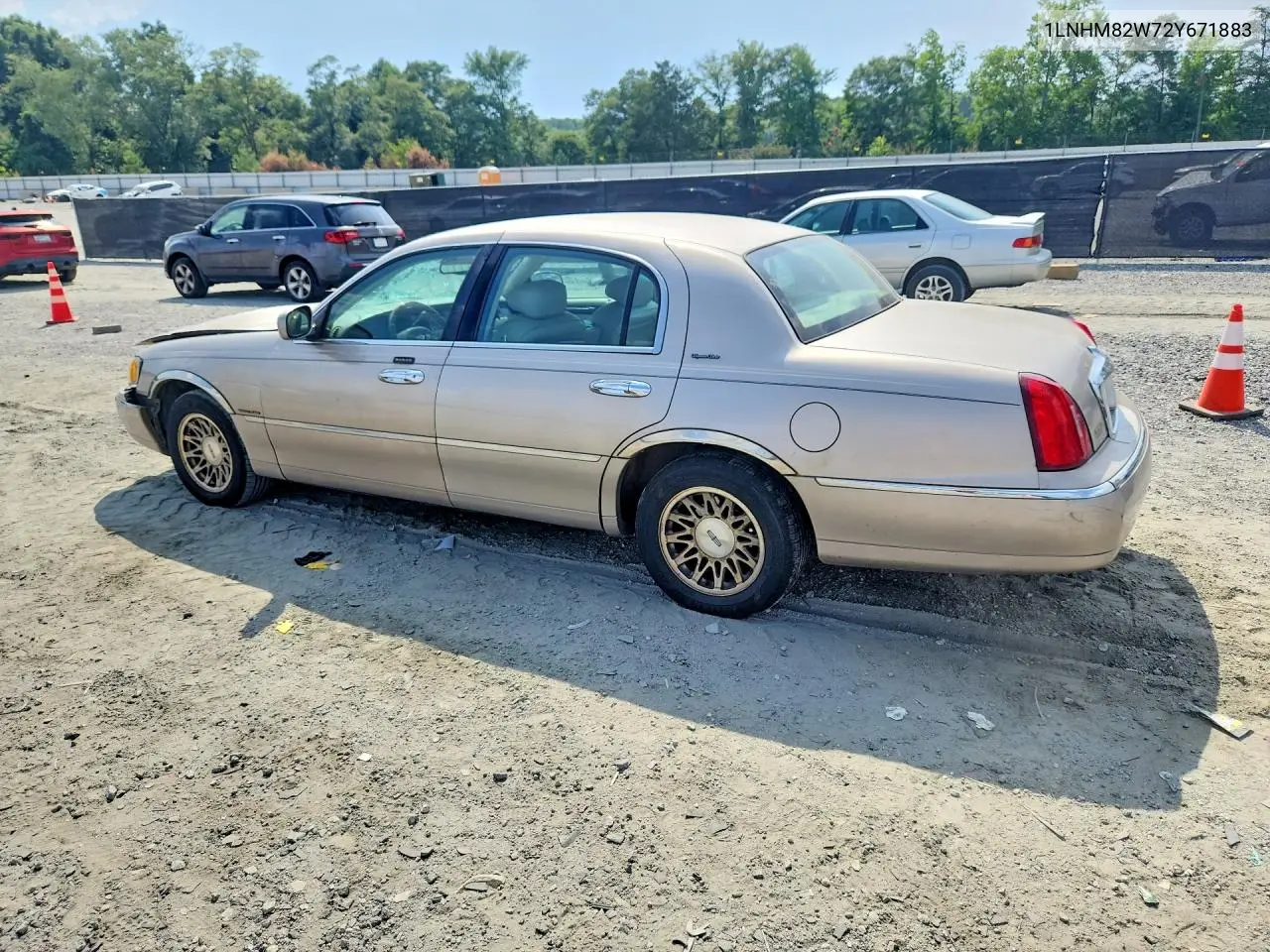 2002 Lincoln Town Car Signature VIN: 1LNHM82W72Y671883 Lot: 59814646