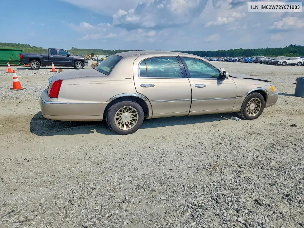 2002 Lincoln Town Car Signature VIN: 1LNHM82W72Y671883 Lot: 59814646