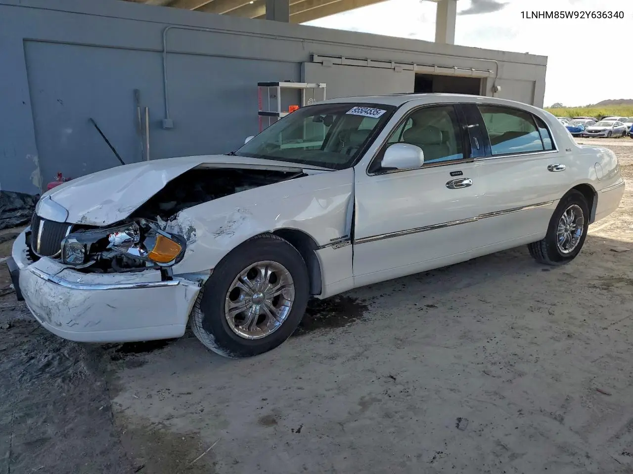 1LNHM85W92Y636340 2002 Lincoln Town Car Cartier L