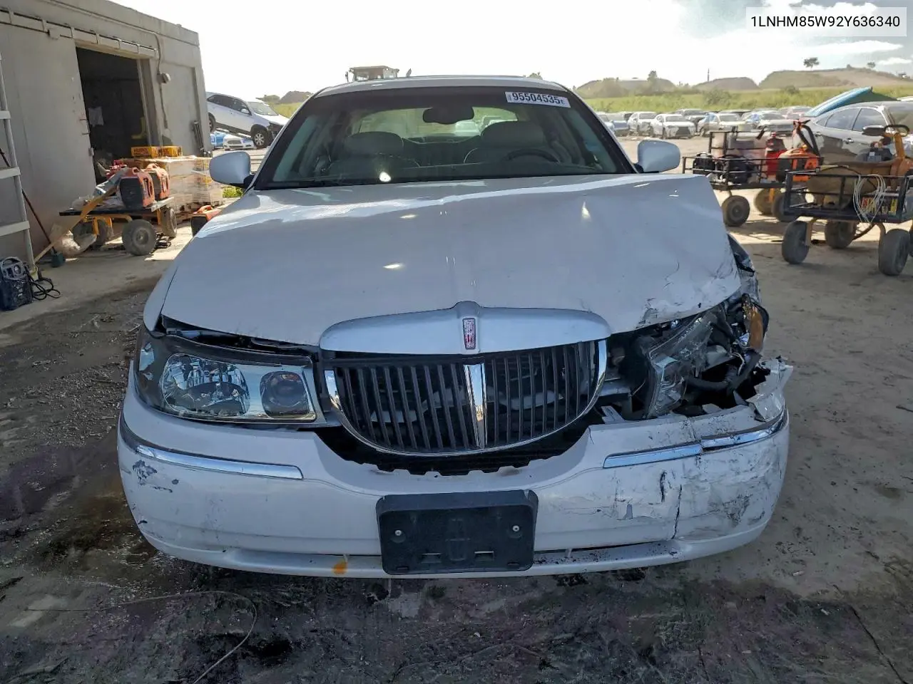 1LNHM85W92Y636340 2002 Lincoln Town Car Cartier L