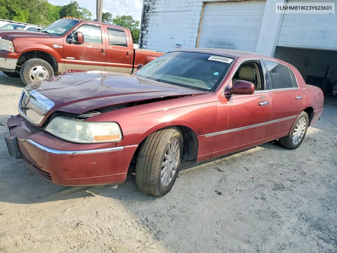 2003 Lincoln Town Car Executive VIN: 1LNHM81W23Y623601 Lot: 55693086