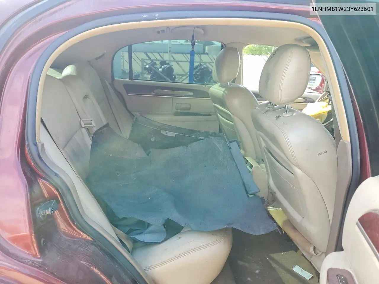 2003 Lincoln Town Car Executive VIN: 1LNHM81W23Y623601 Lot: 55693086