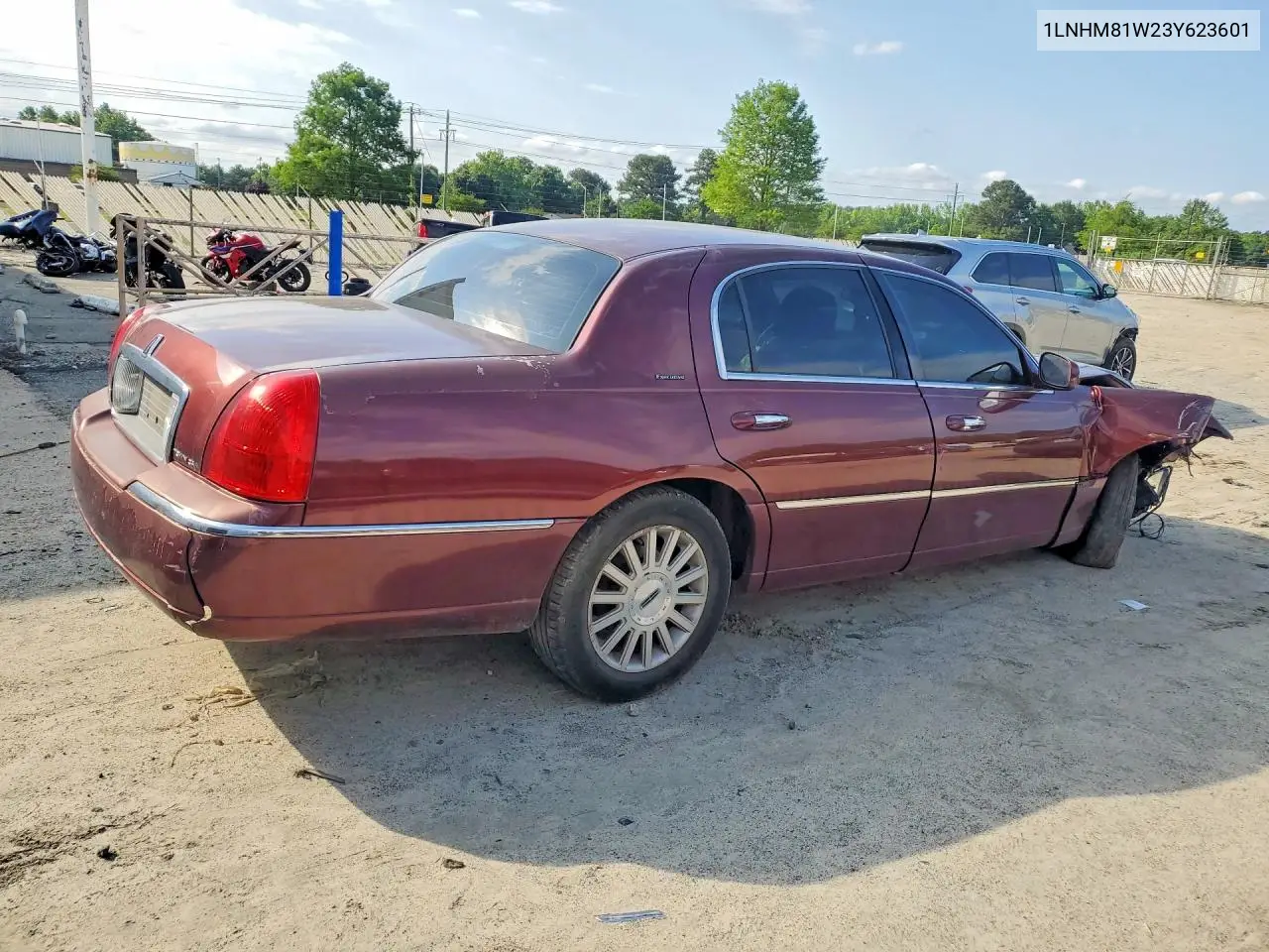 2003 Lincoln Town Car Executive VIN: 1LNHM81W23Y623601 Lot: 55693086