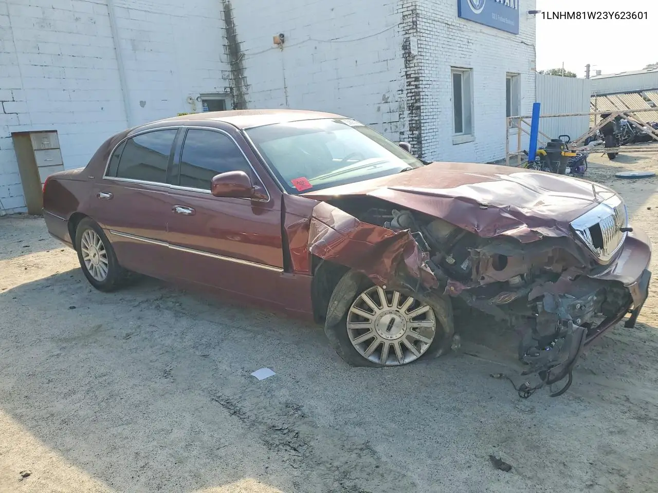 2003 Lincoln Town Car Executive VIN: 1LNHM81W23Y623601 Lot: 55693086