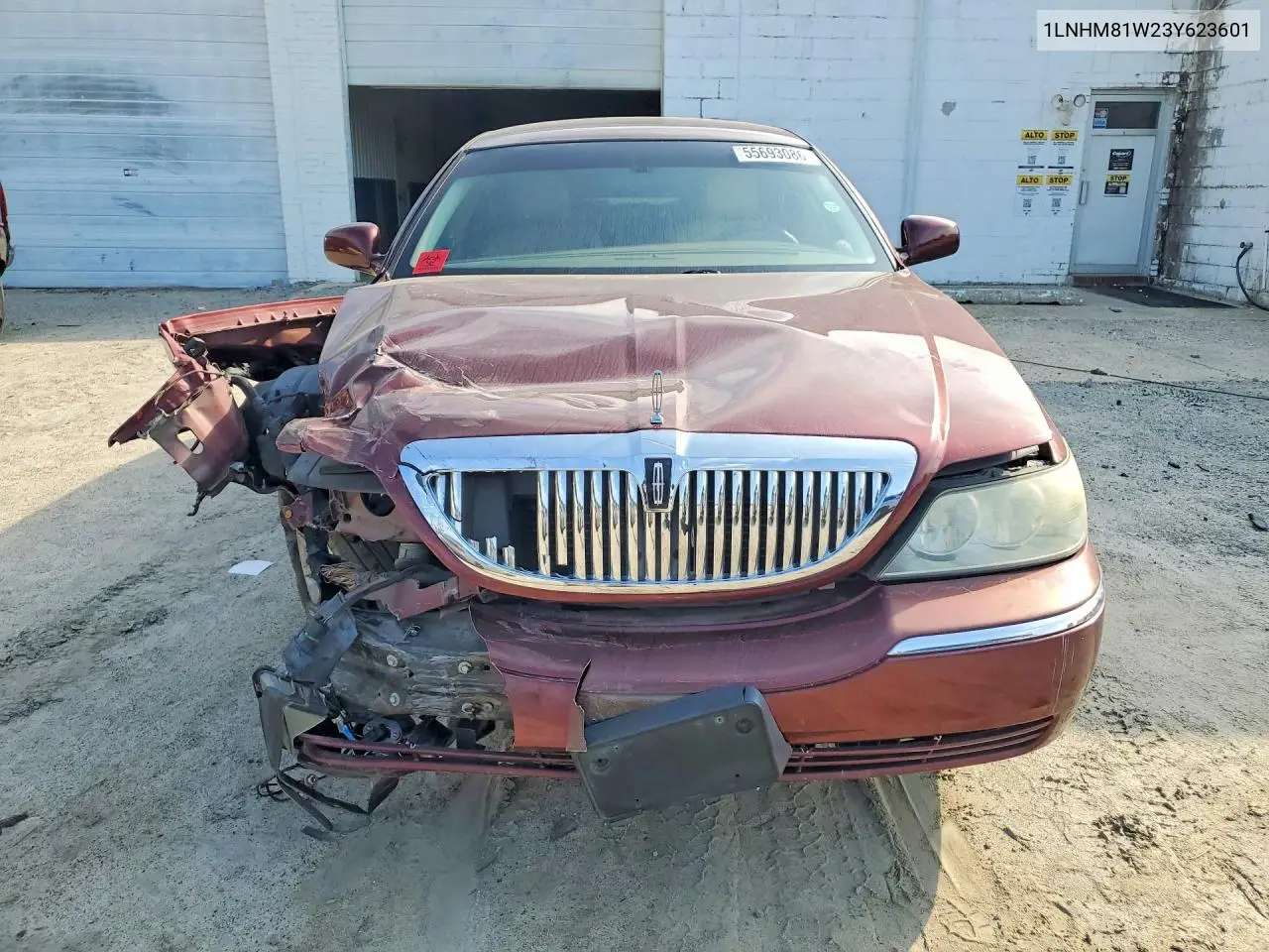 2003 Lincoln Town Car Executive VIN: 1LNHM81W23Y623601 Lot: 55693086
