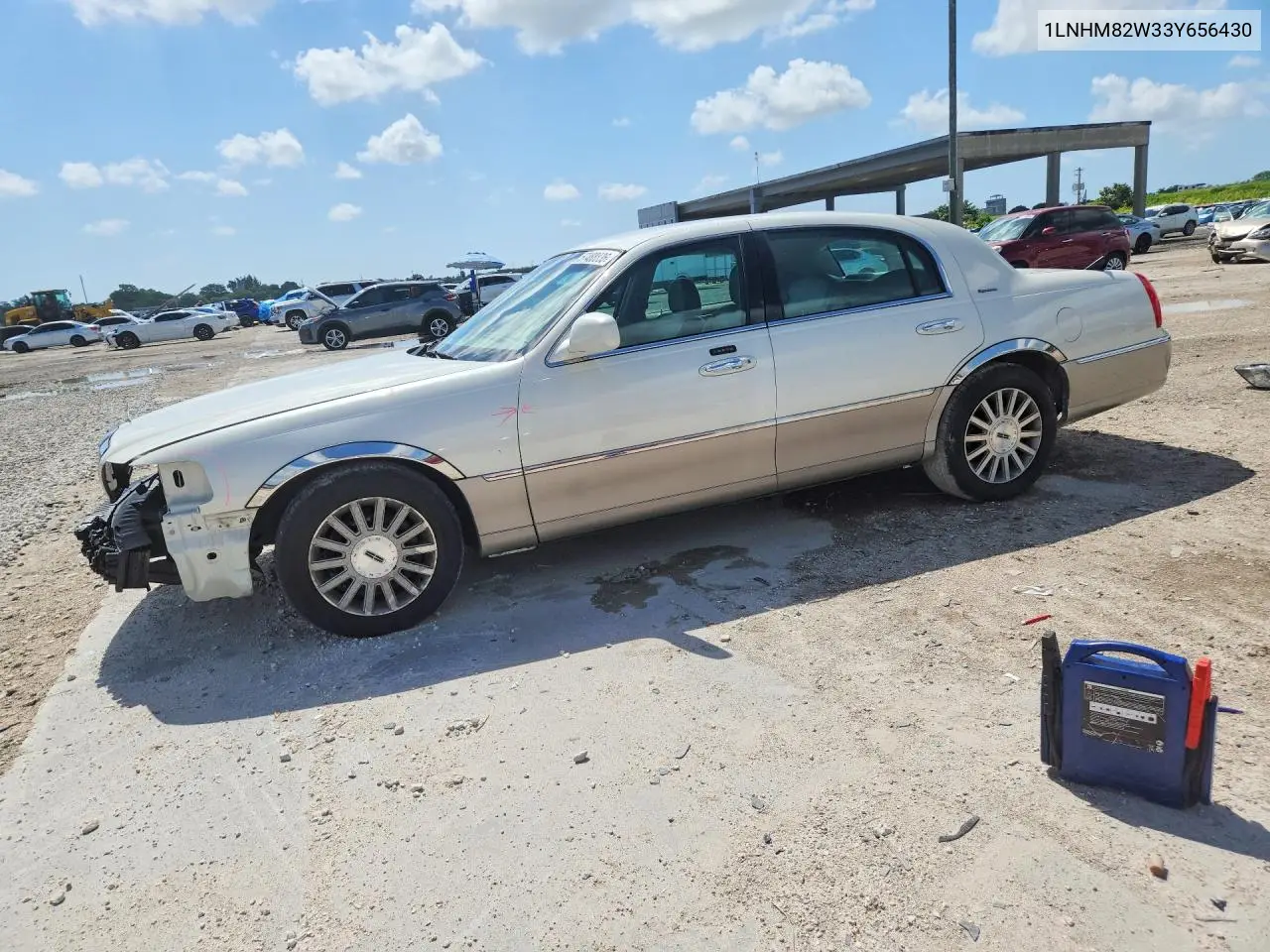 2003 Lincoln Town Car Signature VIN: 1LNHM82W33Y656430 Lot: 57488836