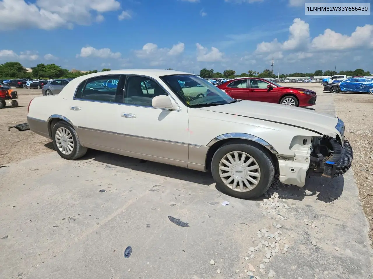 2003 Lincoln Town Car Signature VIN: 1LNHM82W33Y656430 Lot: 57488836