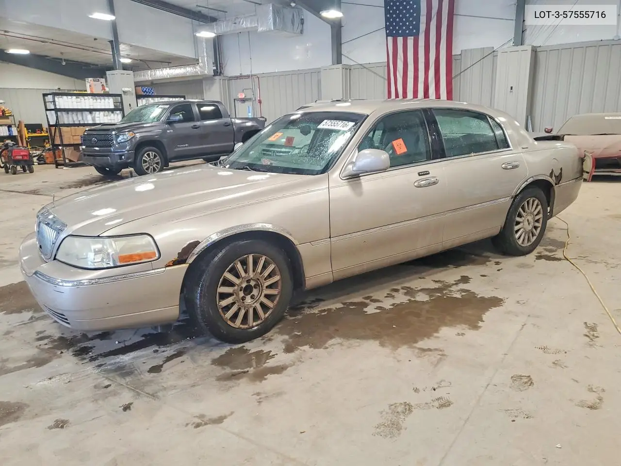 2003 Lincoln Towncar VIN: LOT-3-57555716 Lot: 57555716