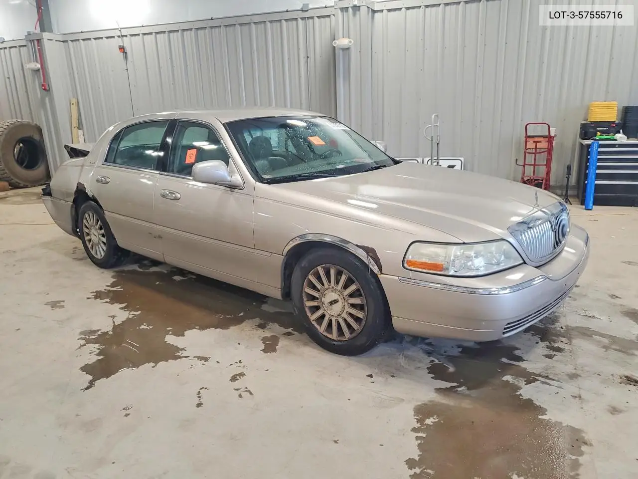 2003 Lincoln Towncar VIN: LOT-3-57555716 Lot: 57555716
