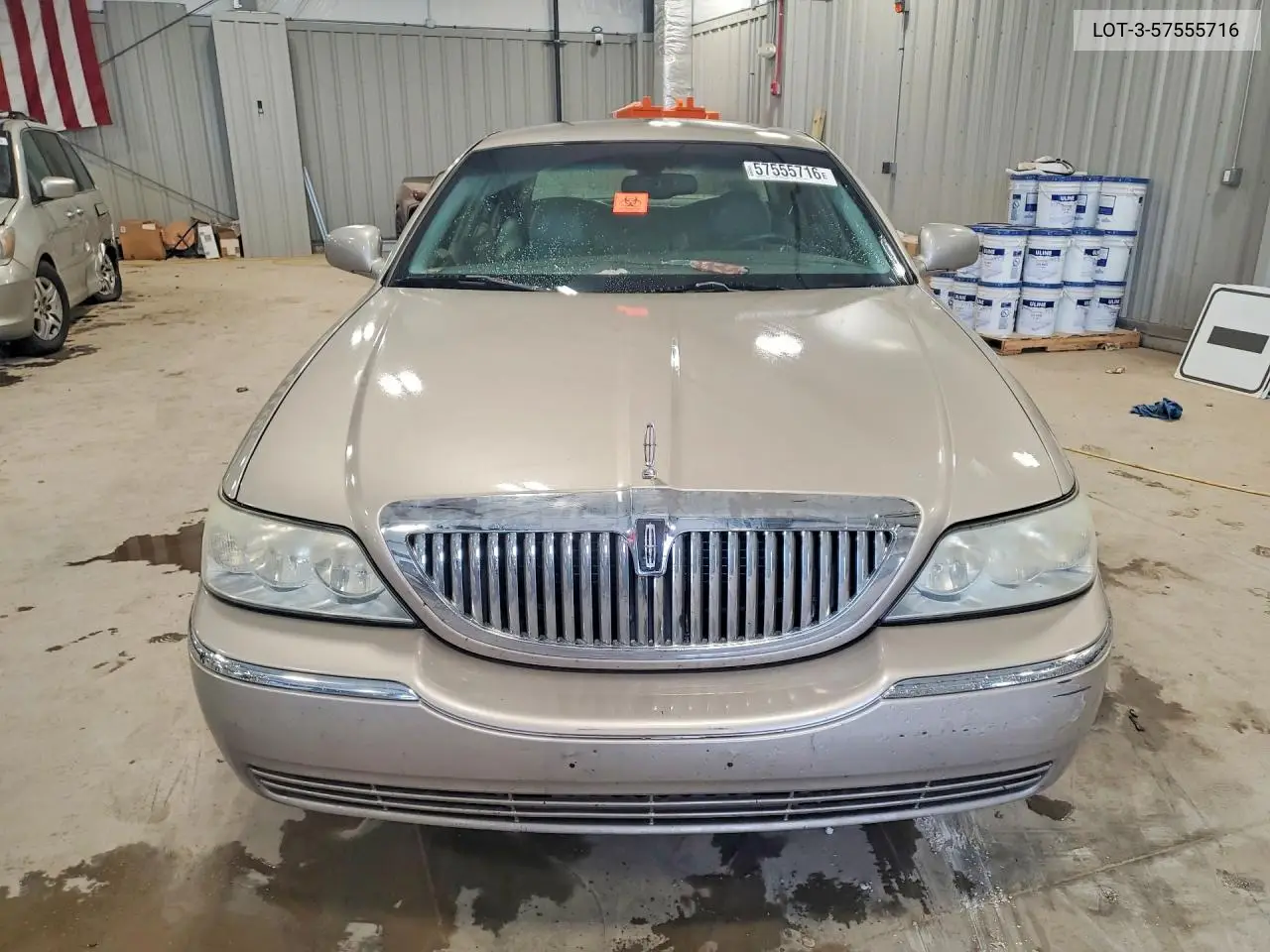 2003 Lincoln Towncar VIN: LOT-3-57555716 Lot: 57555716