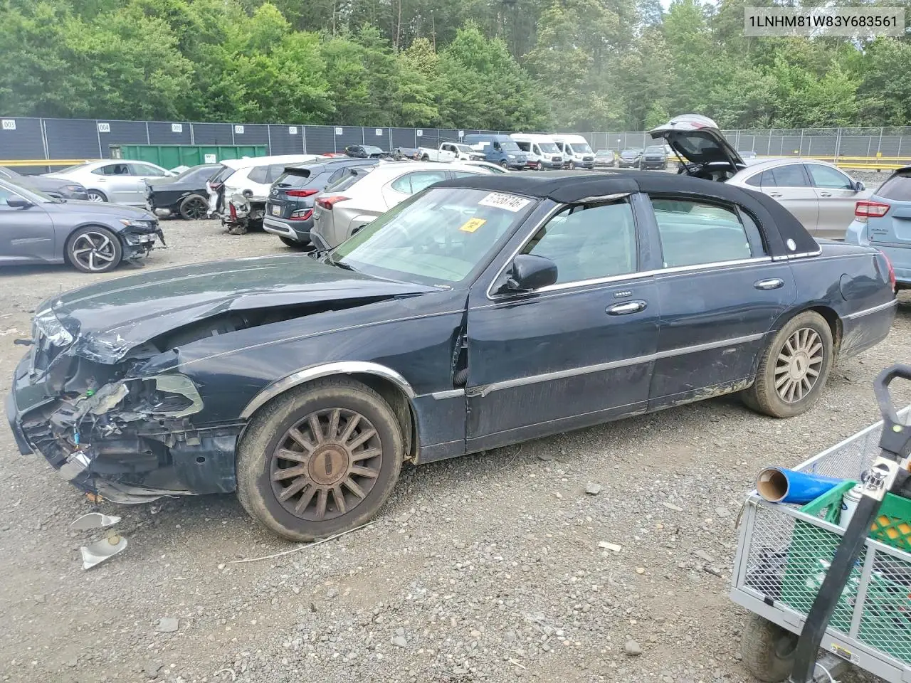 2003 Lincoln Town Car Executive VIN: 1LNHM81W83Y683561 Lot: 57558746