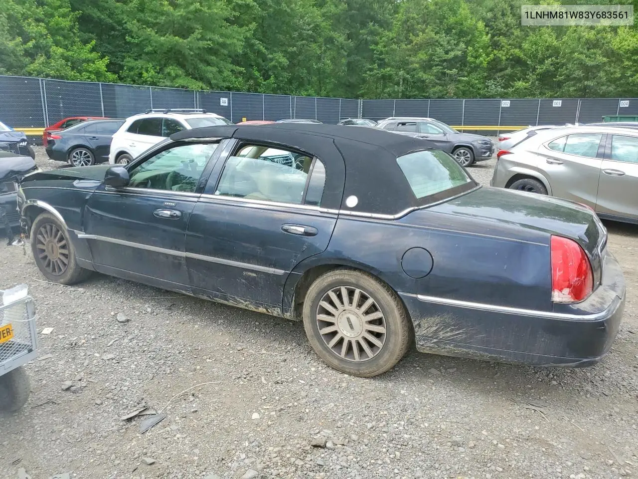 2003 Lincoln Town Car Executive VIN: 1LNHM81W83Y683561 Lot: 57558746