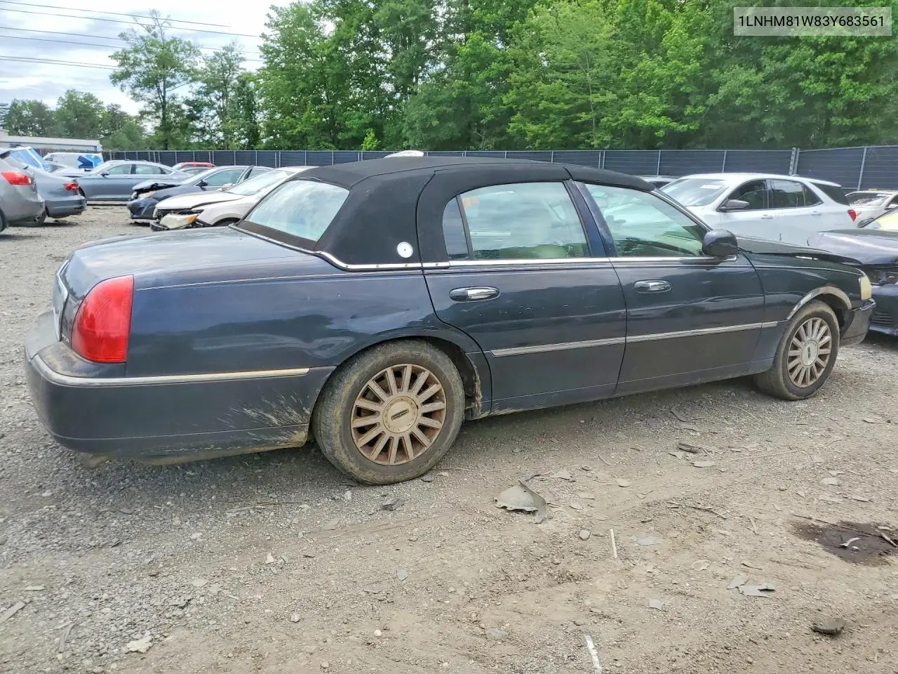 2003 Lincoln Town Car Executive VIN: 1LNHM81W83Y683561 Lot: 57558746