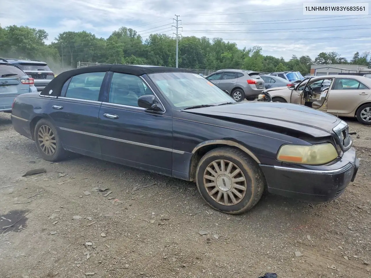 2003 Lincoln Town Car Executive VIN: 1LNHM81W83Y683561 Lot: 57558746