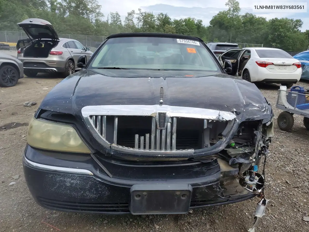 2003 Lincoln Town Car Executive VIN: 1LNHM81W83Y683561 Lot: 57558746