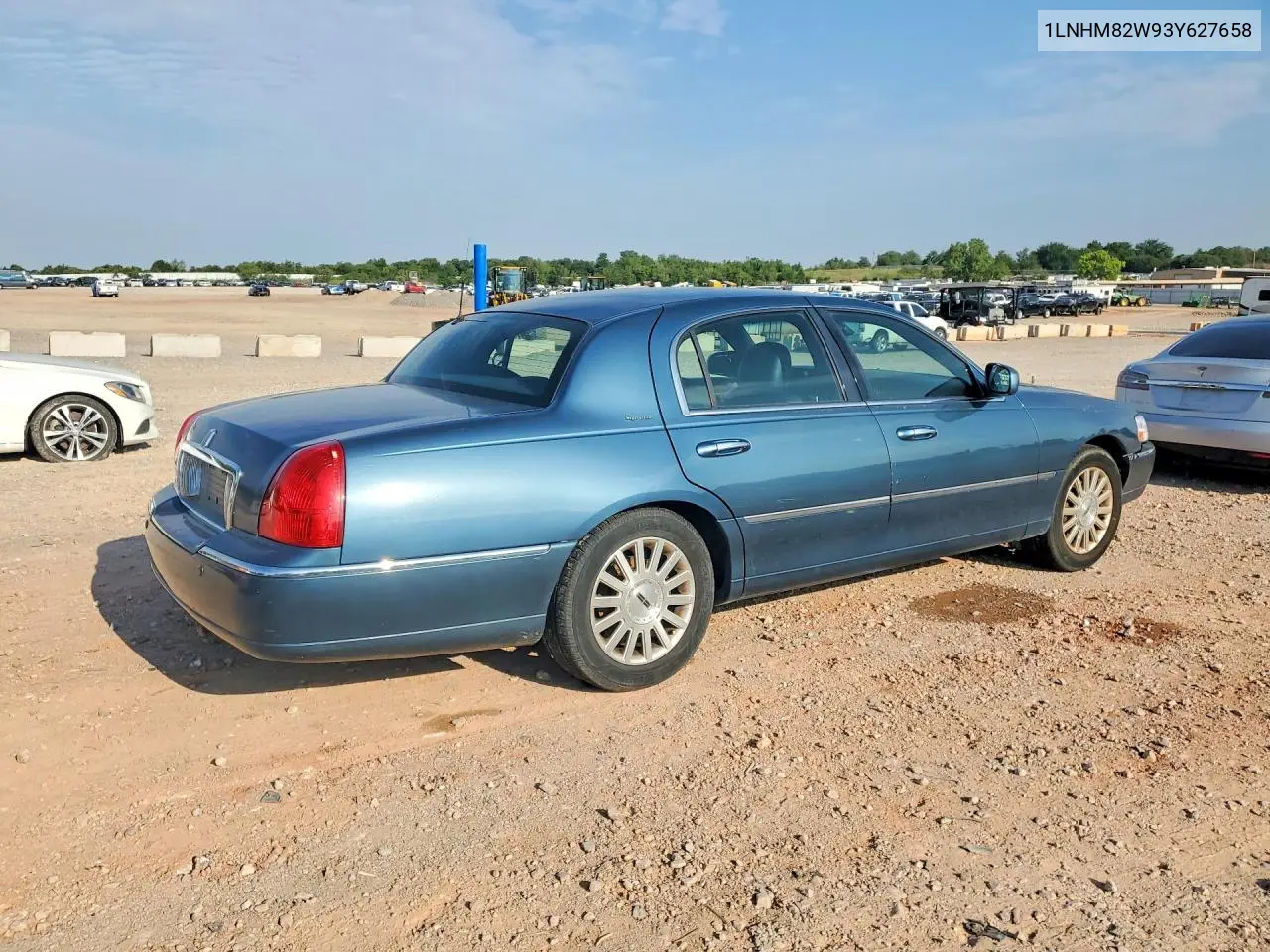 2003 Lincoln Town Car Signature VIN: 1LNHM82W93Y627658 Lot: 60756816