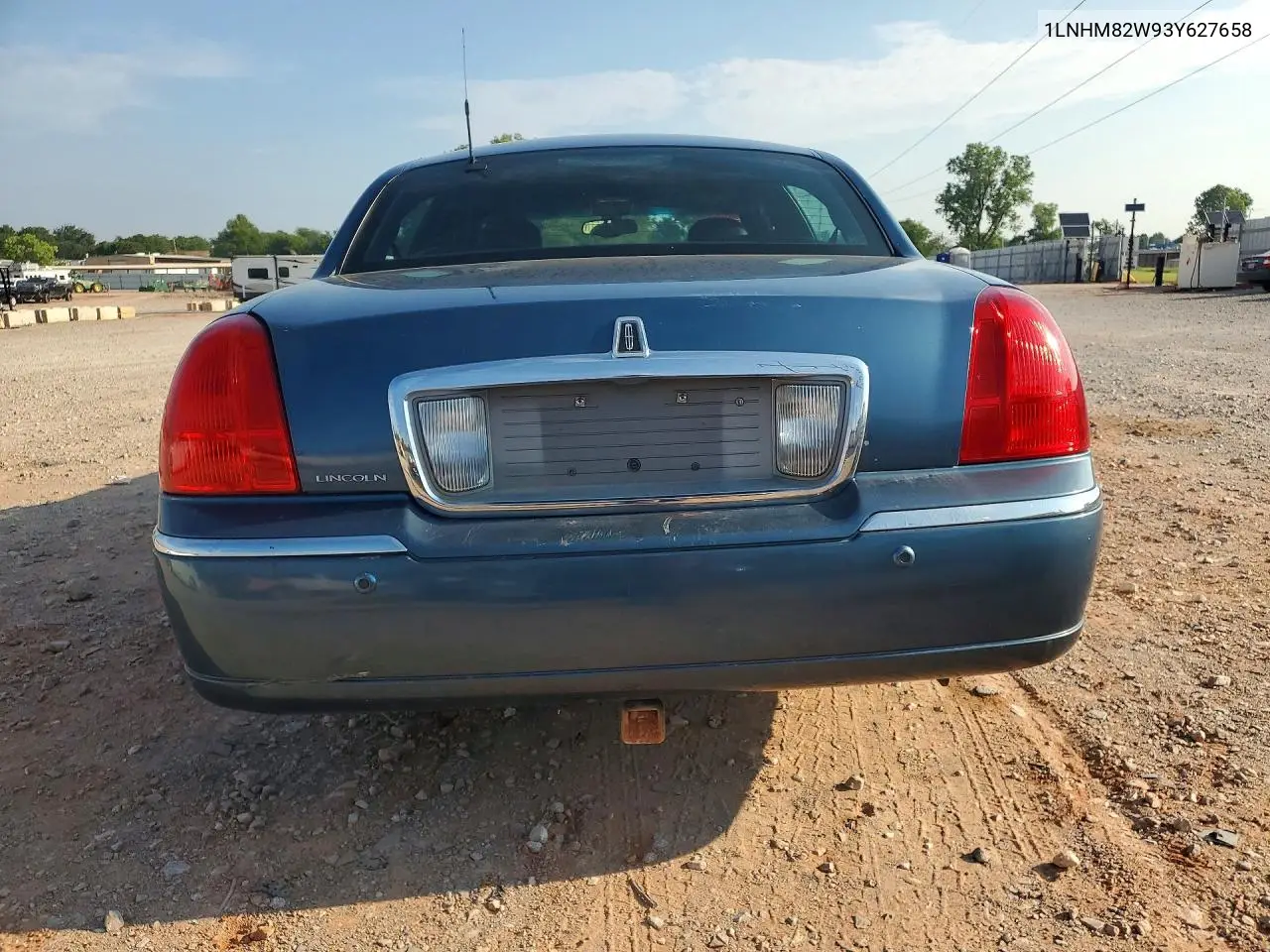 2003 Lincoln Town Car Signature VIN: 1LNHM82W93Y627658 Lot: 60756816
