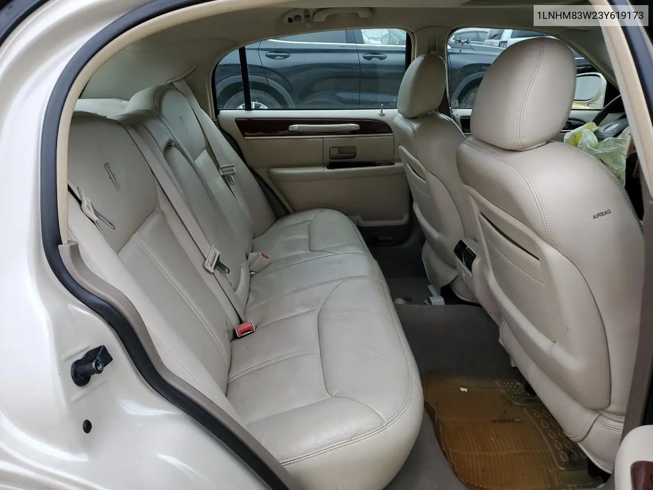 1LNHM83W23Y619173 2003 Lincoln Town Car Cartier