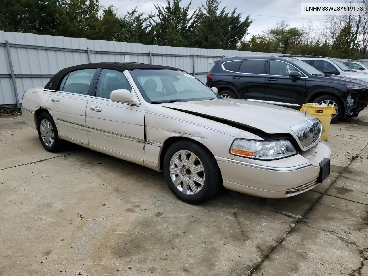 1LNHM83W23Y619173 2003 Lincoln Town Car Cartier