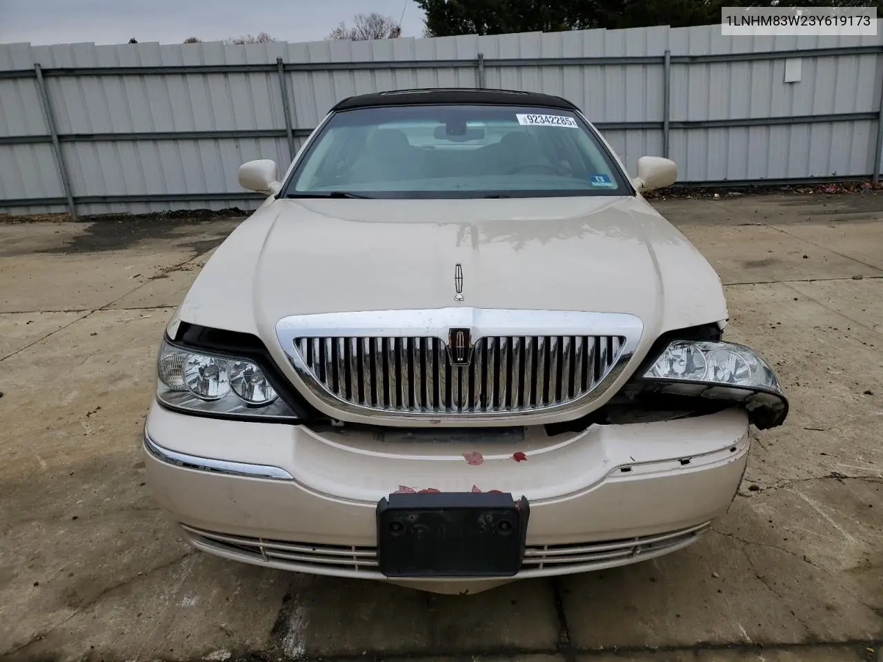1LNHM83W23Y619173 2003 Lincoln Town Car Cartier