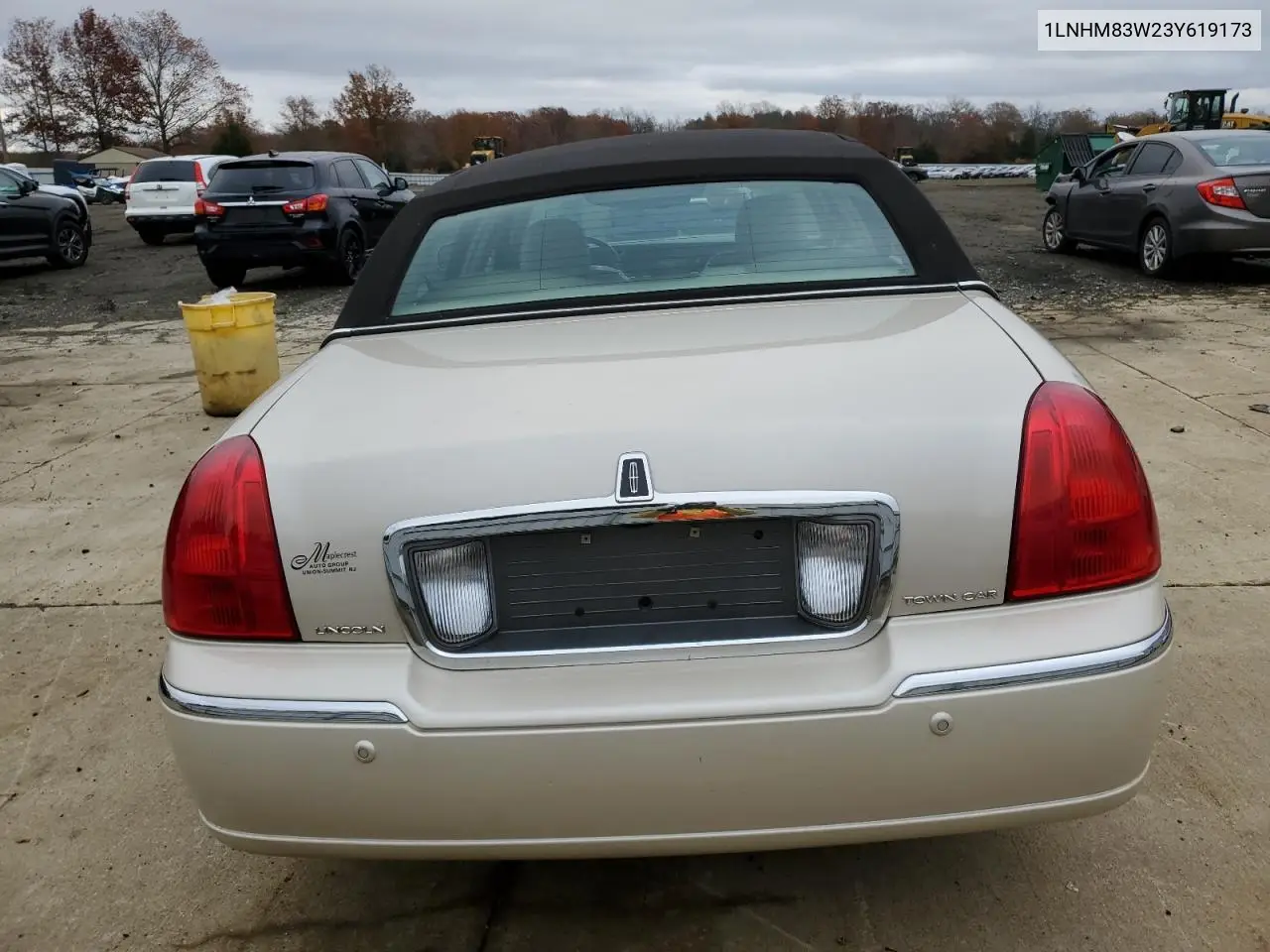 1LNHM83W23Y619173 2003 Lincoln Town Car Cartier