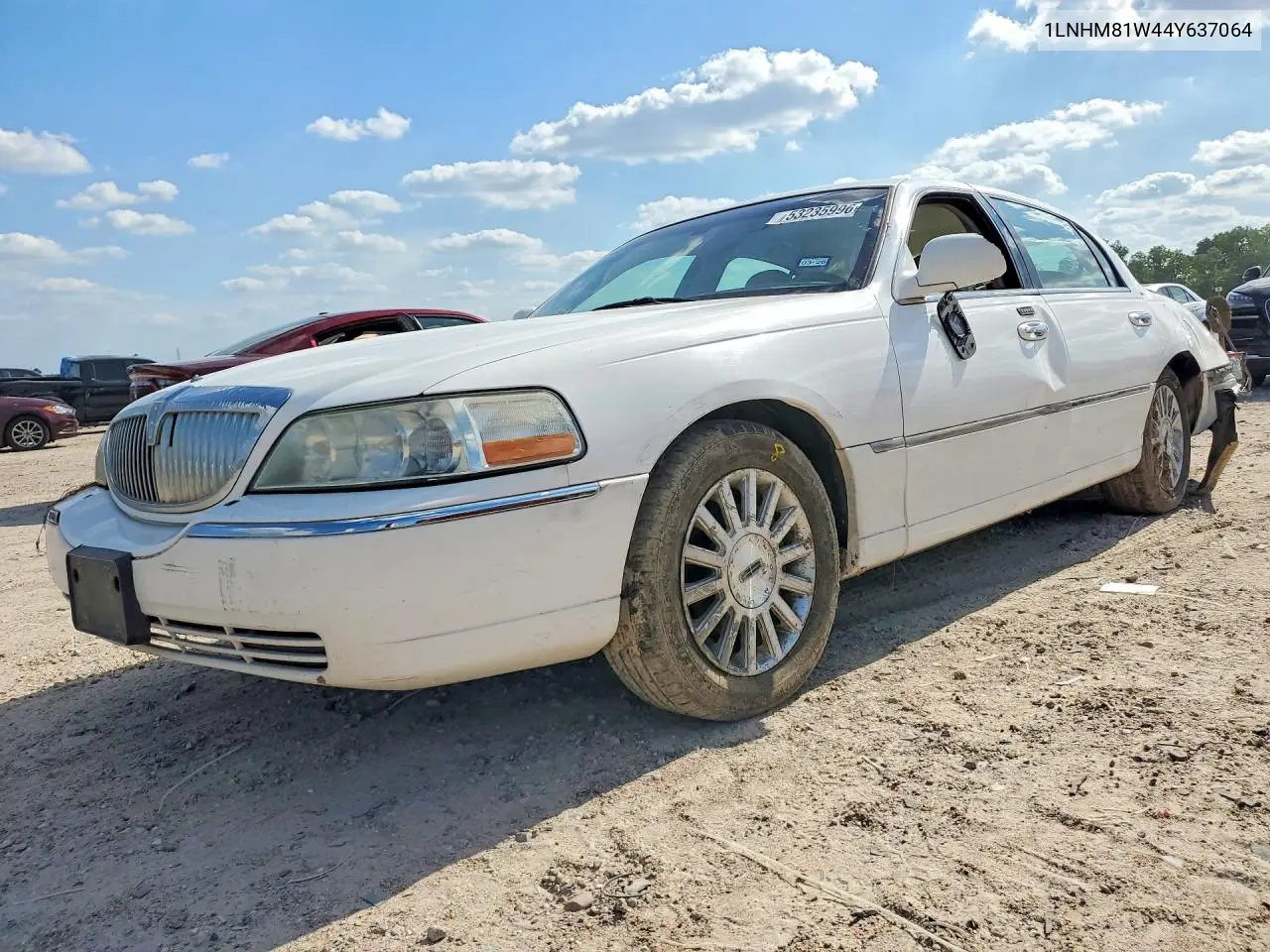 2004 Lincoln Town Car VIN: 1LNHM81W44Y637064 Lot: 53235996