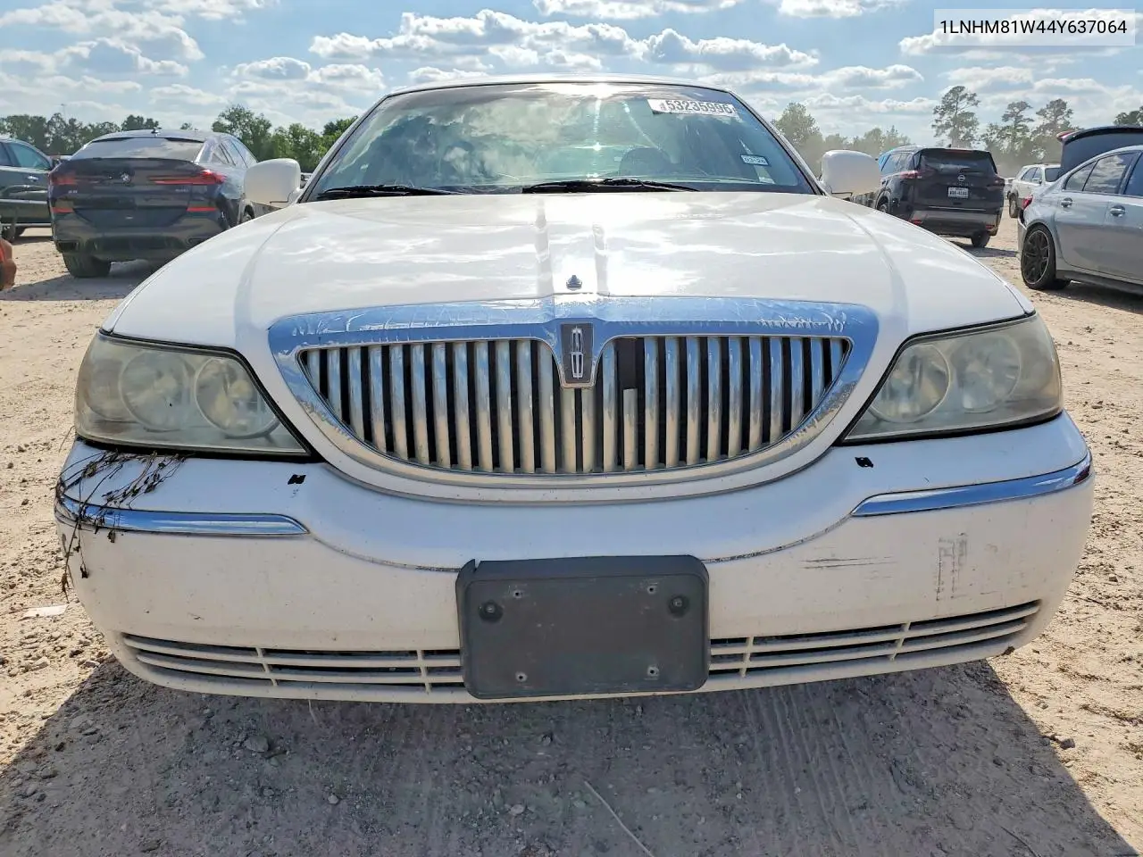 2004 Lincoln Town Car VIN: 1LNHM81W44Y637064 Lot: 53235996
